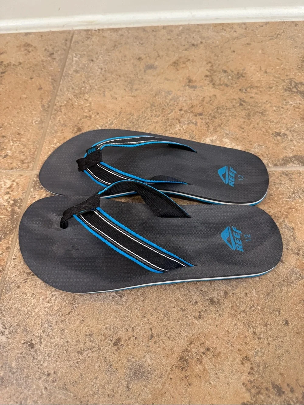 Reef Men's Black and Blue Striped Flip Flops